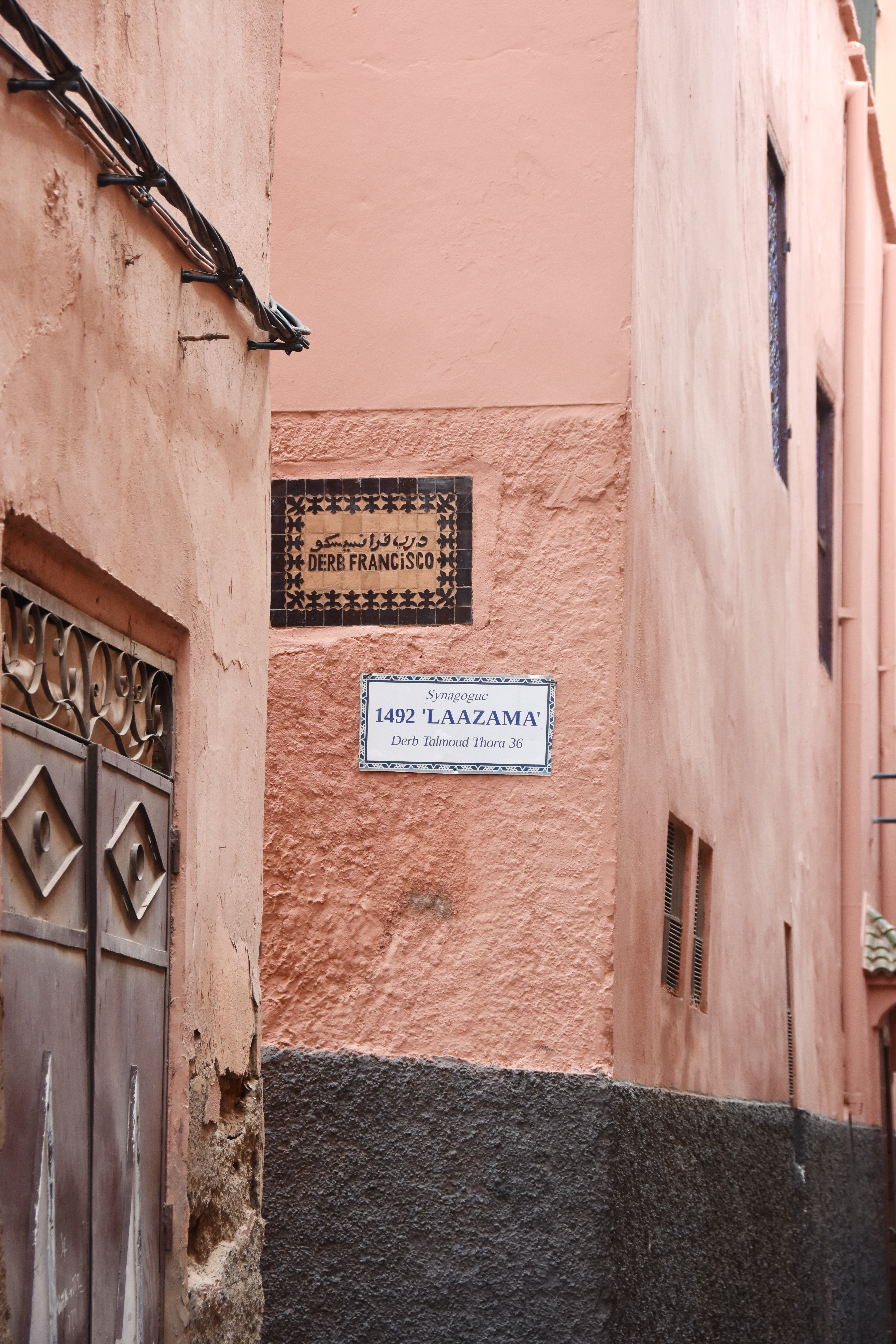 Médina, ruelle du Mellah — choisir un partenaire local.