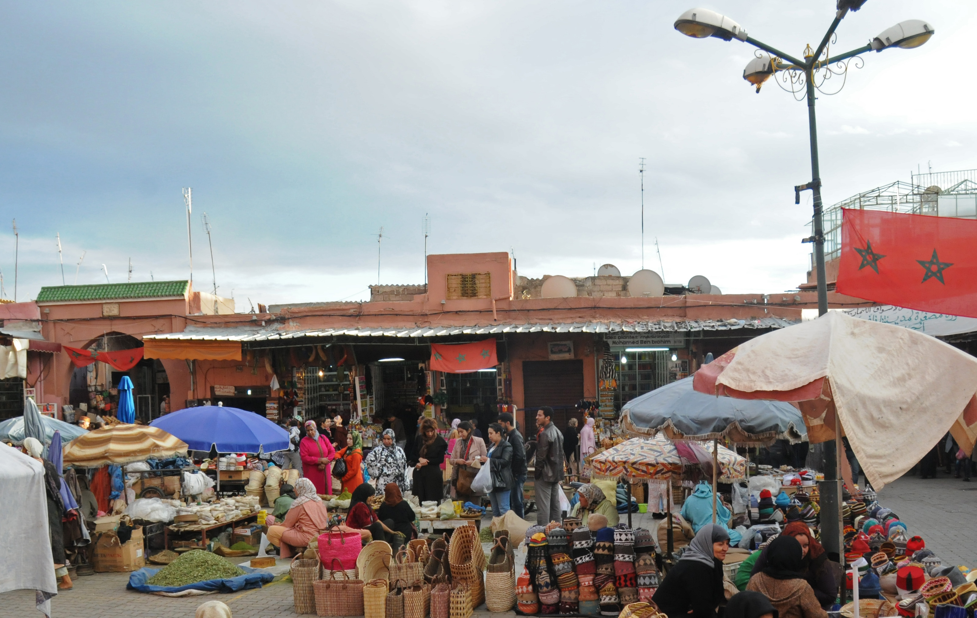 Médina de Marrakech — la vie réelle dont parle la fiscalité.