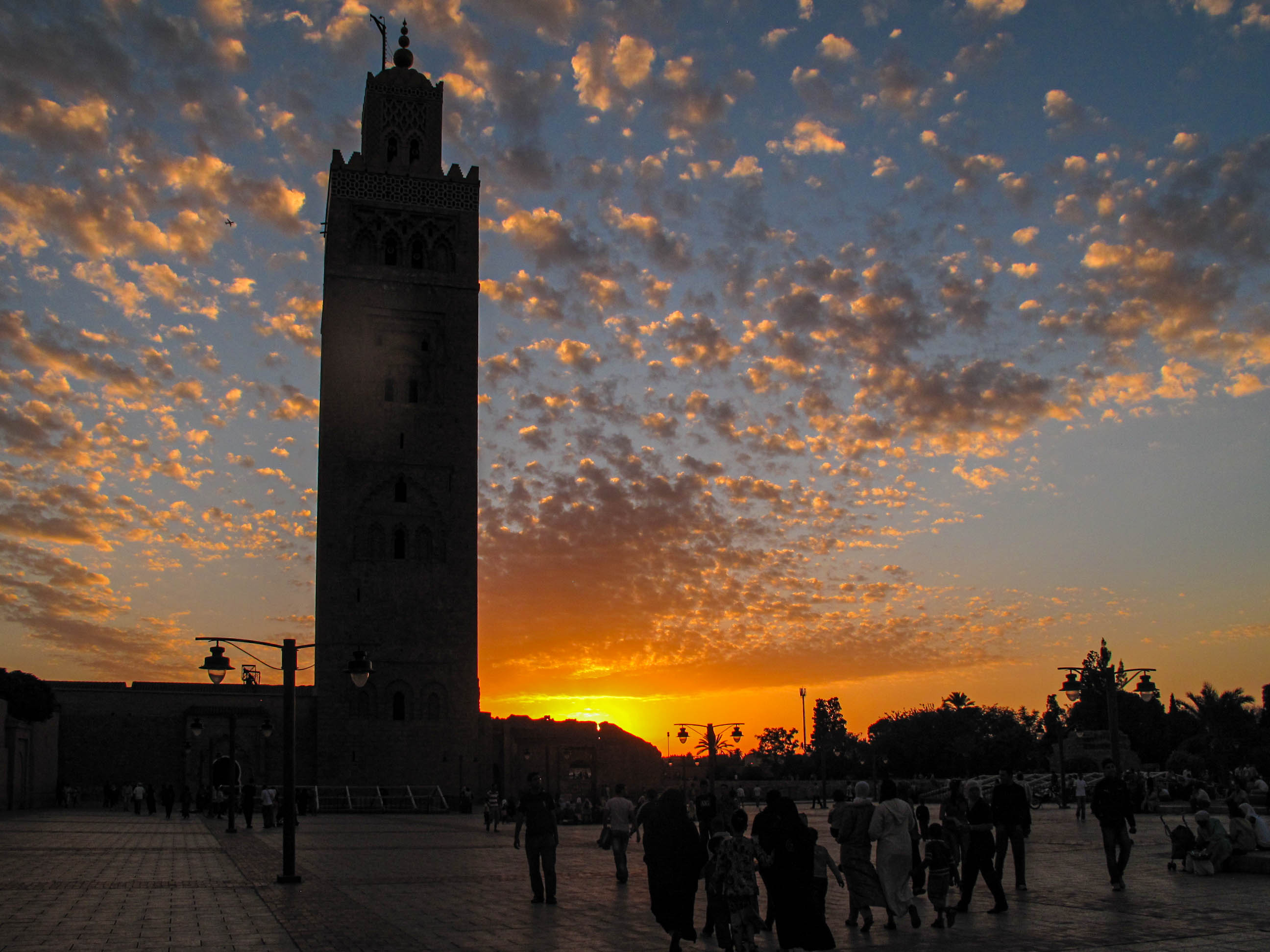 Coucher de soleil sur la Koutoubia — la sortie qui se prépare.